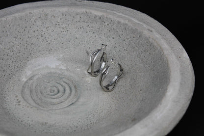 Wavy silver hoops