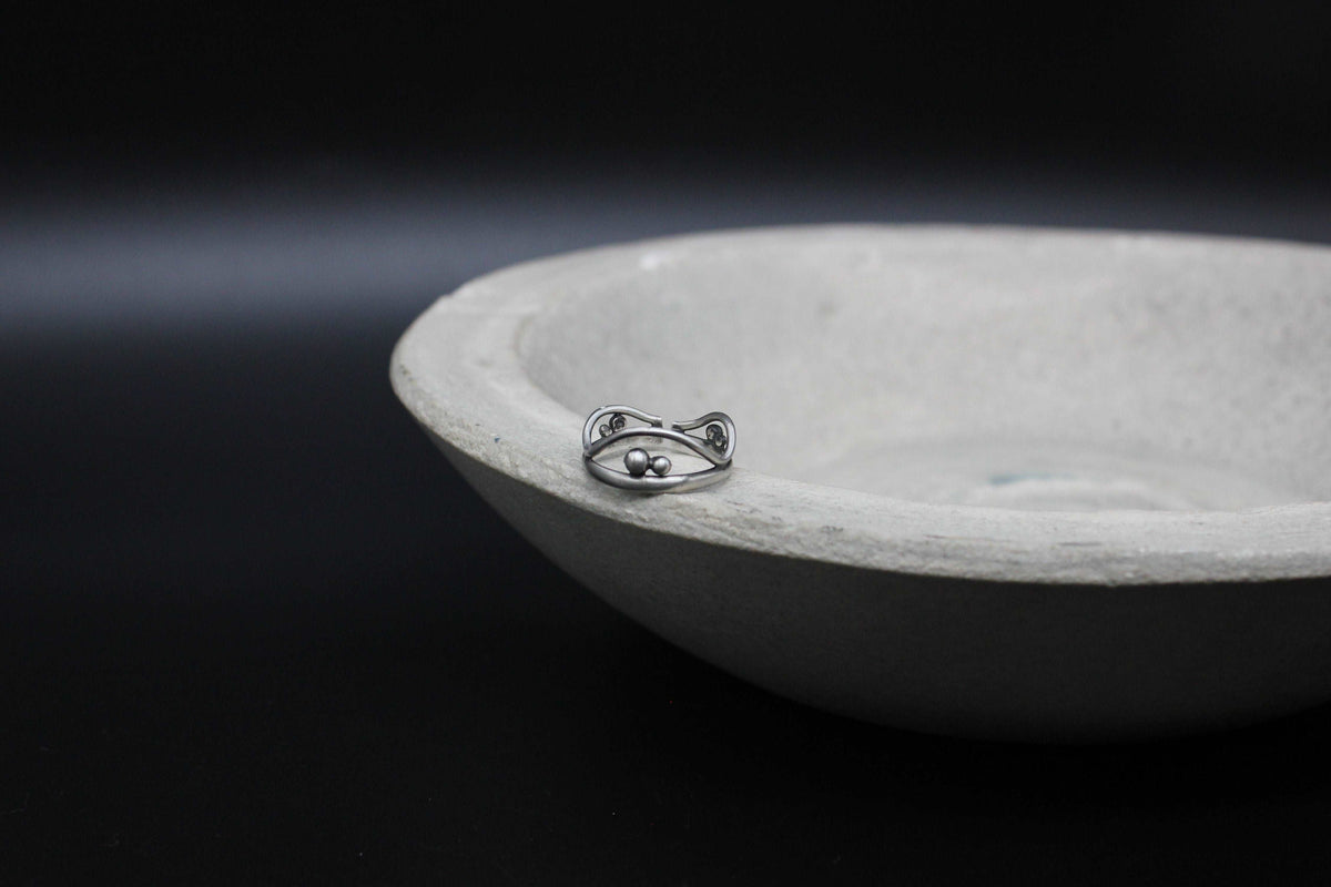 Wavy silver ring