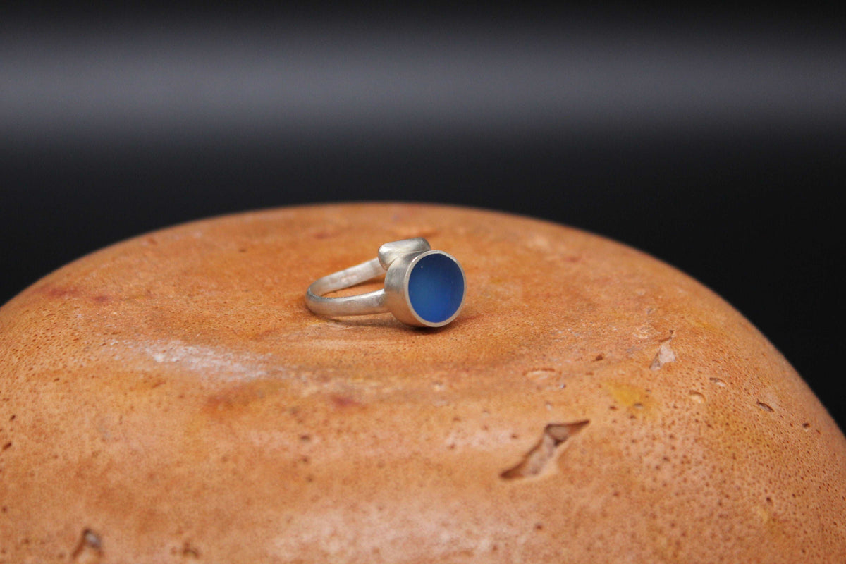 Blue round shape ring