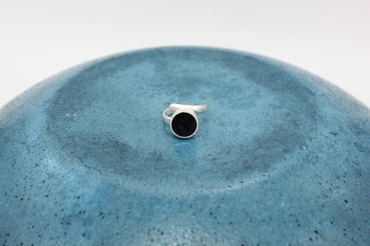 Black round shape ring