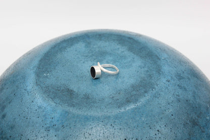 Black round shape ring